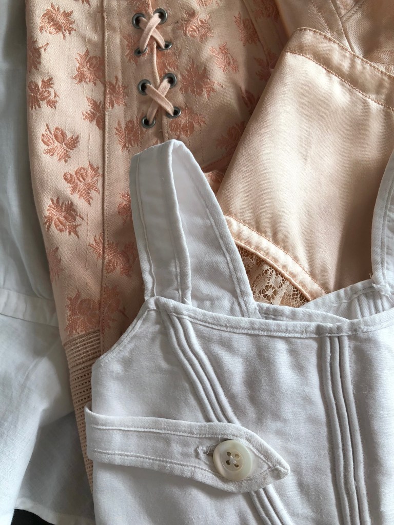 La-mode-en-dessous sneak peak 1